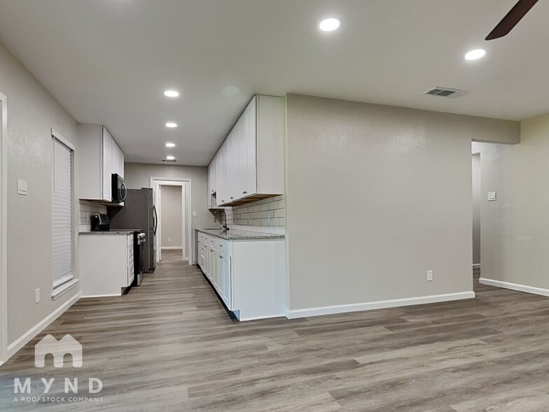 Building Photo - 901 Stonybrook Dr