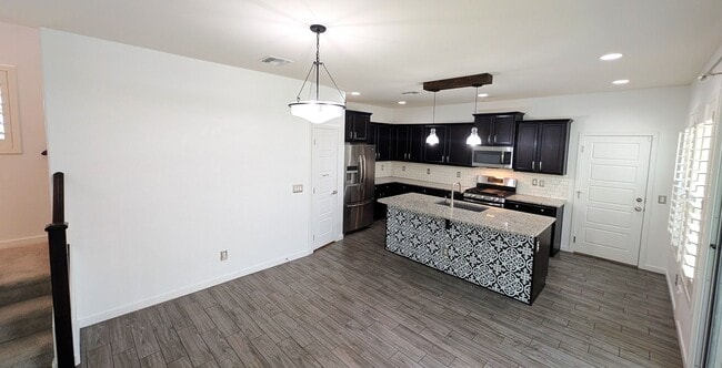 Building Photo - 3 Bedroom Home in the Mulberry Community Near S Signal Butte Rd and E Guadalupe Rd!