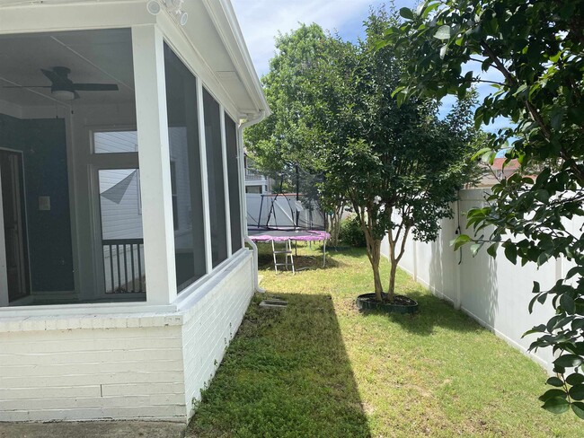 Building Photo - 1390 Island Town Dr