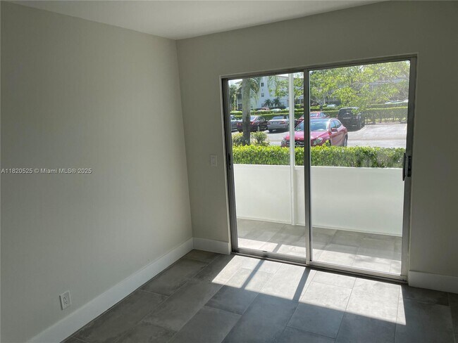 Building Photo - 136 Brighton D