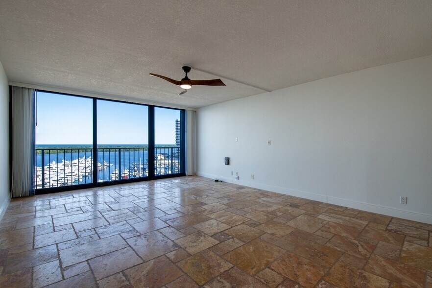 Building Photo - 122 Lakeshore Dr