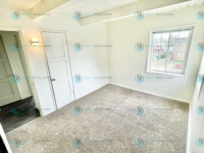 Building Photo - Amazing 2 Bedroom- Come see this adorable ...