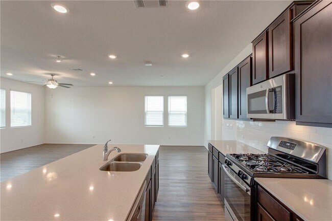 Building Photo - 224 Montauk Loop