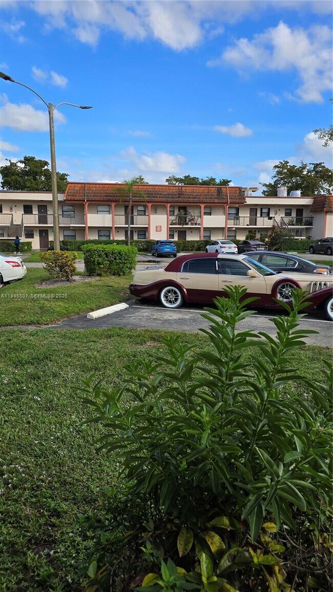 Building Photo - 871 NE 207th Ln