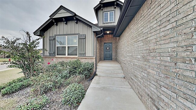 Building Photo - 6224 Beverly Hills Dr