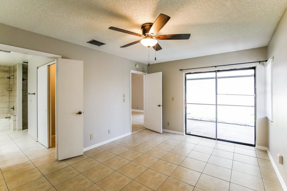 Building Photo - 578 Lakeside Cir