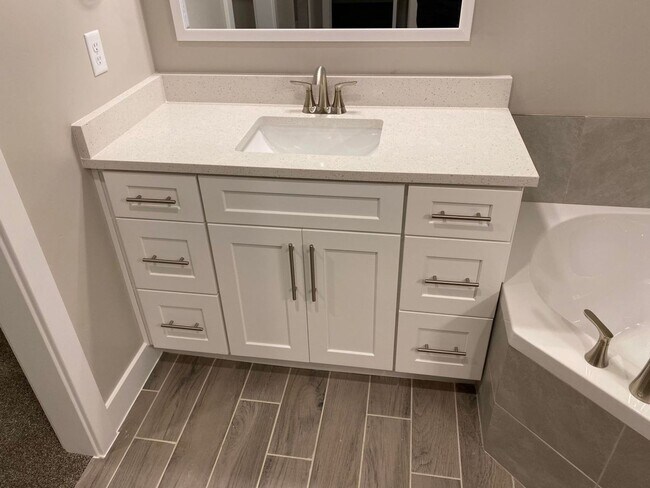 Building Photo - 3 Bedroom Townhome. Water, Sewer, and Garbage Included!