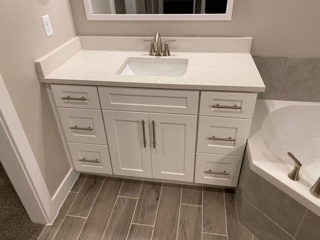 Building Photo - Wonderful 3 Bedroom Townhome. Water, sewer and garbage included.