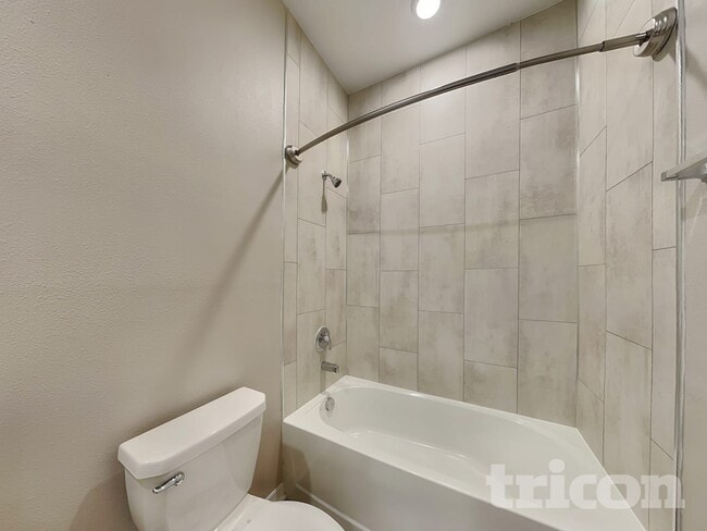 Building Photo - 6092 Dolostone Dr