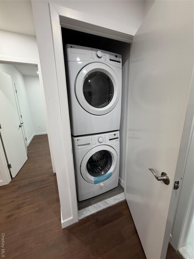 Building Photo - 609 Ovington Ave