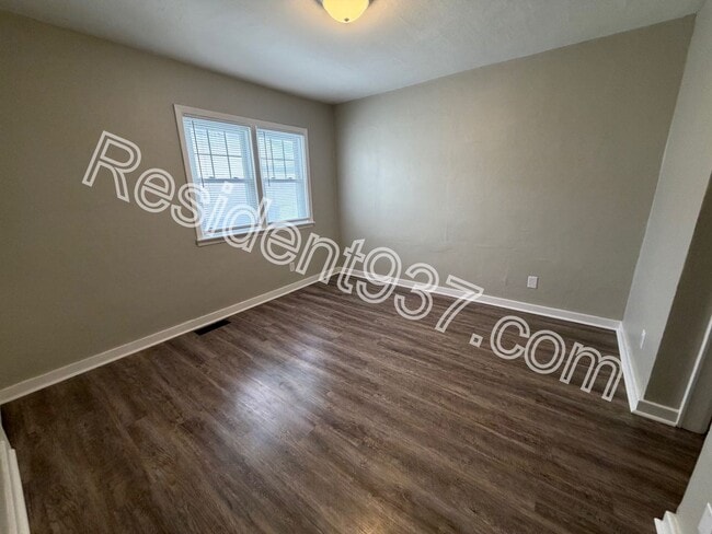 Building Photo - Updated 3 bed 1 bath home