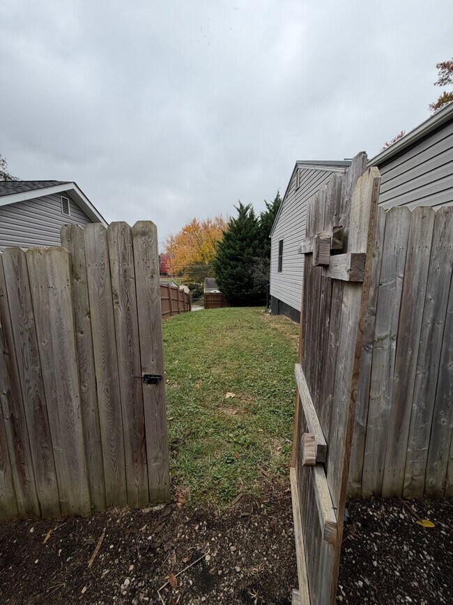 Building Photo - Modern JC Rental Near ETSU + JCMC — Pet Fr...