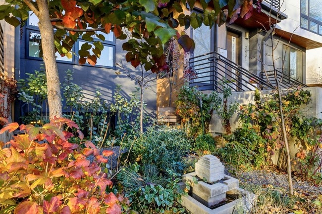 Building Photo - Luxury Furnished Rental in the Heart of Denver - Custom finishes meets undeniable style!