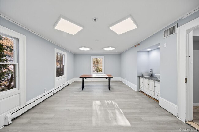 Building Photo - 996 Haverstraw Rd