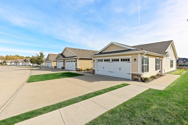 Building Photo - Redwood Ankeny