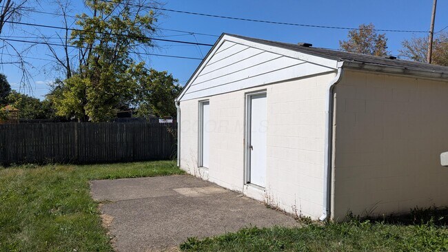 Building Photo - 3713 Arnelle Rd