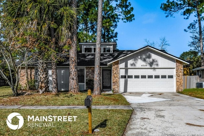Building Photo - 4385 Queensway Dr
