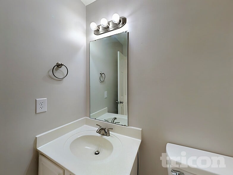 Building Photo - 1606 Oak Knoll Ln
