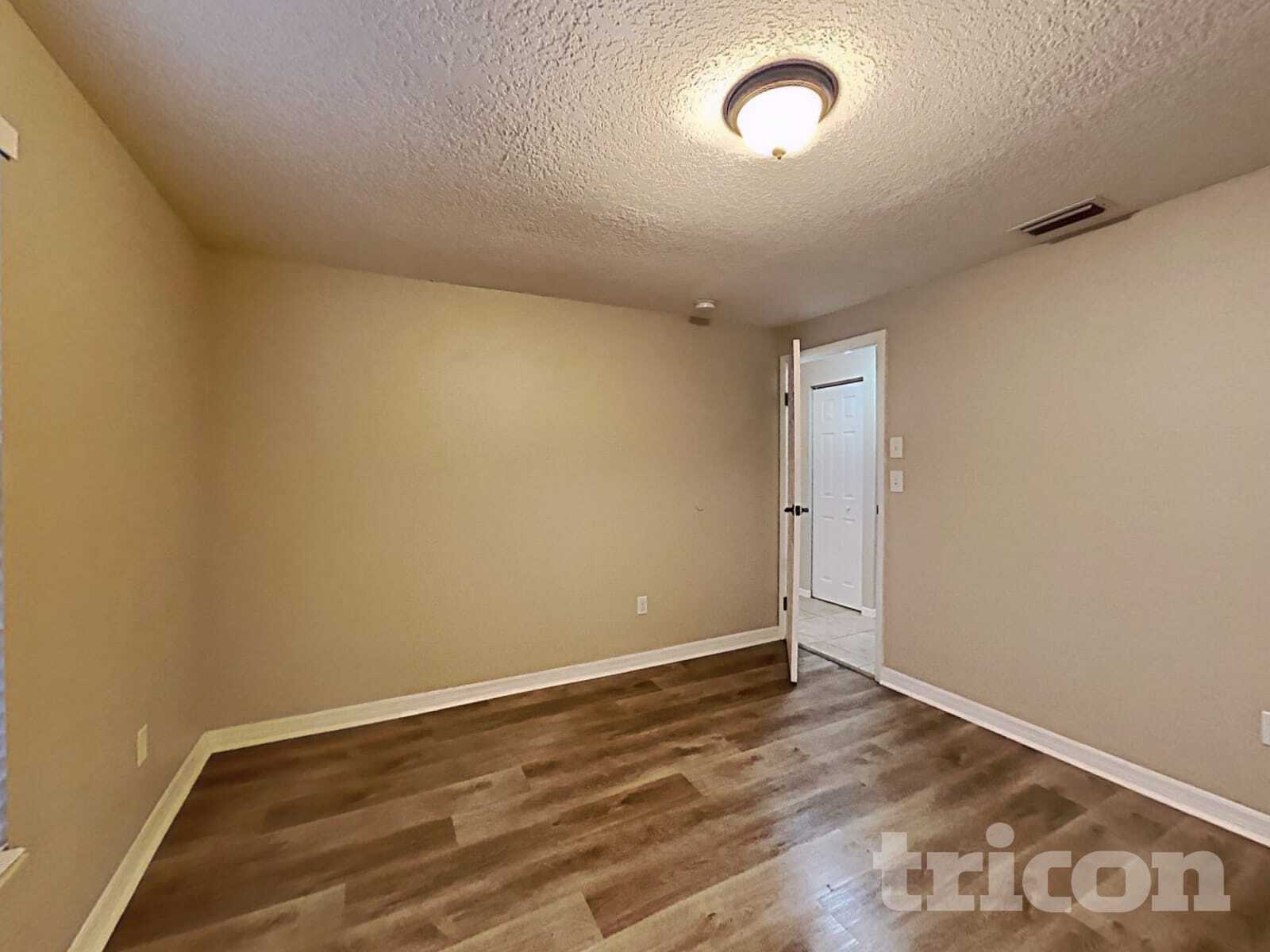 Building Photo - 1314 Oakcrest Dr