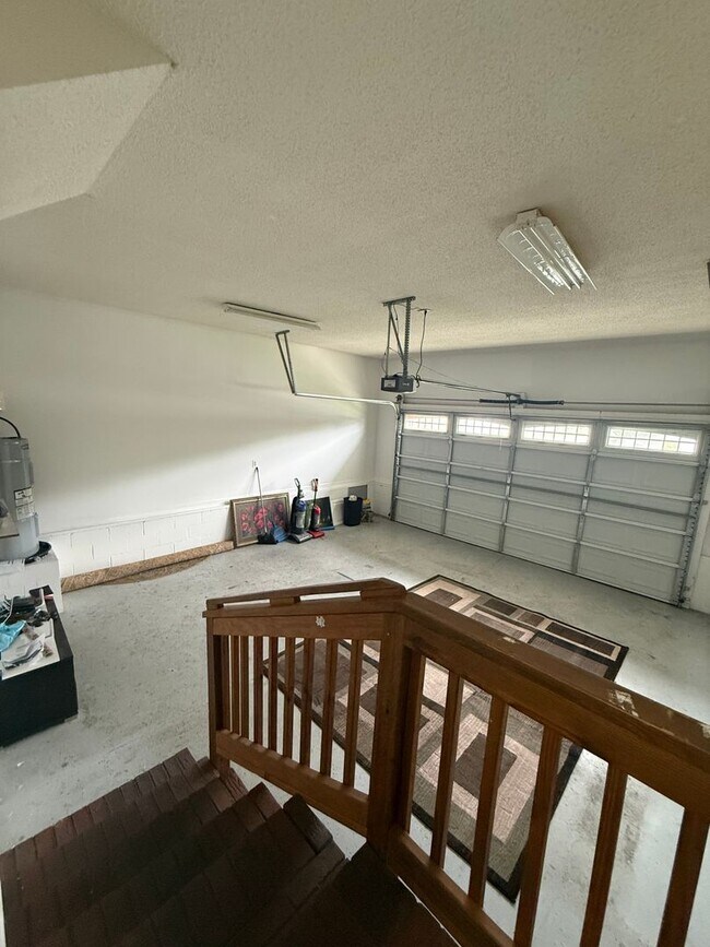 Building Photo - 450 Sterling Dr