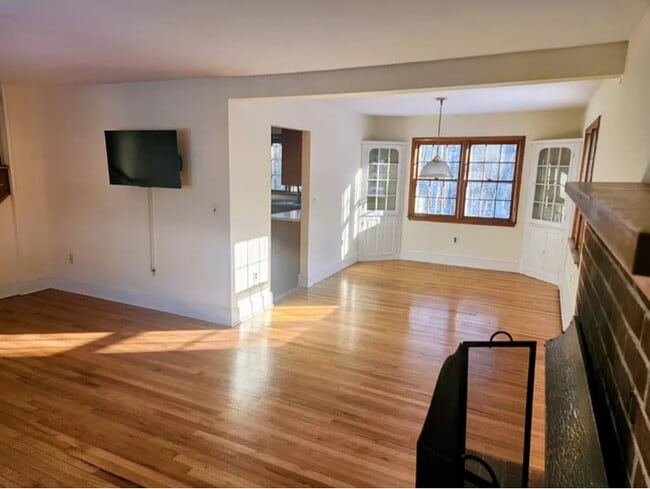 Building Photo - 9 Ridgeland Rd