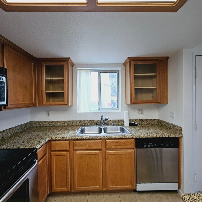 Kitchen - 3448 Hathaway Ave