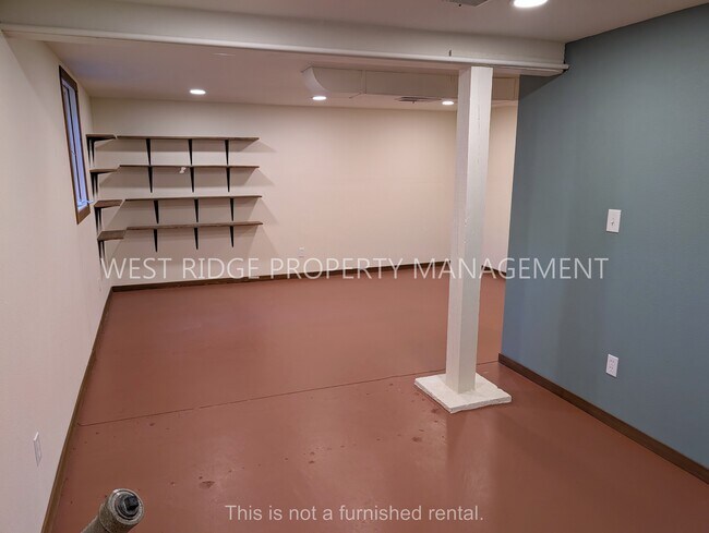 Building Photo - 7310 SE Schiller St
