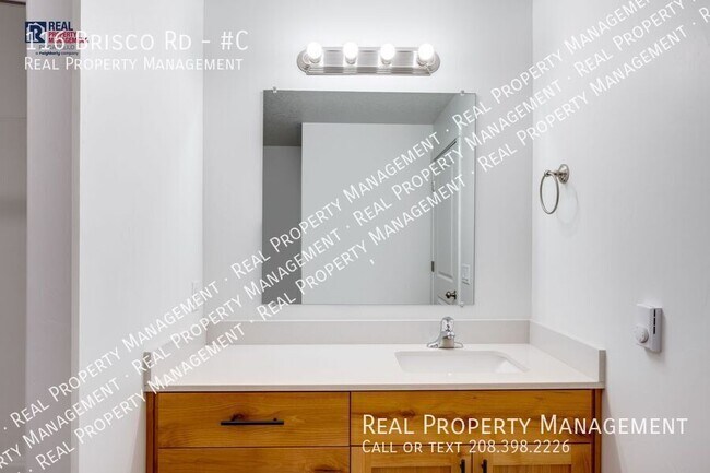 Building Photo - 116 E Briscoe Rd