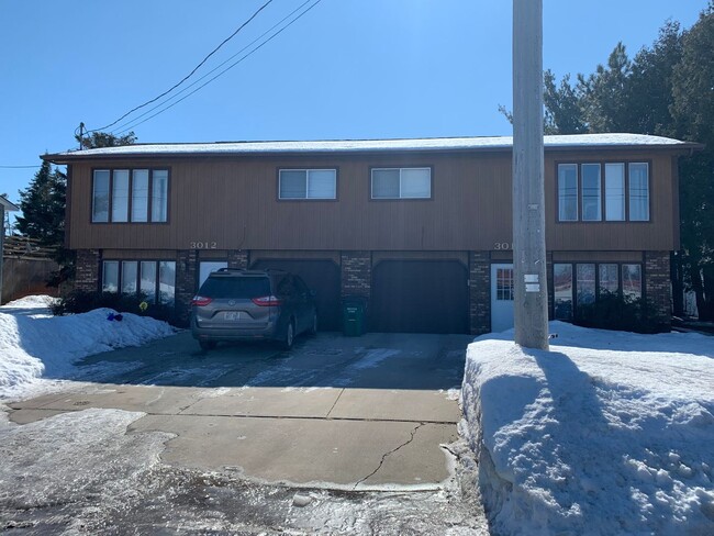 Building Photo - 2 Bedroom Duplex