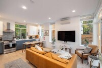 Building Photo - 673 Belmont Pl E