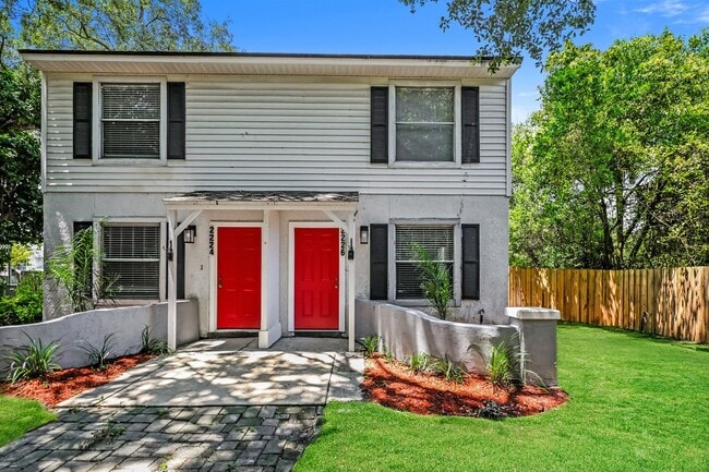 Primary Photo - Neptune Beach Townhouse - On Huge Lot in Q...