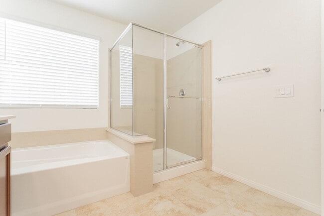 Building Photo - Fairly New Gorgeous SMART House!