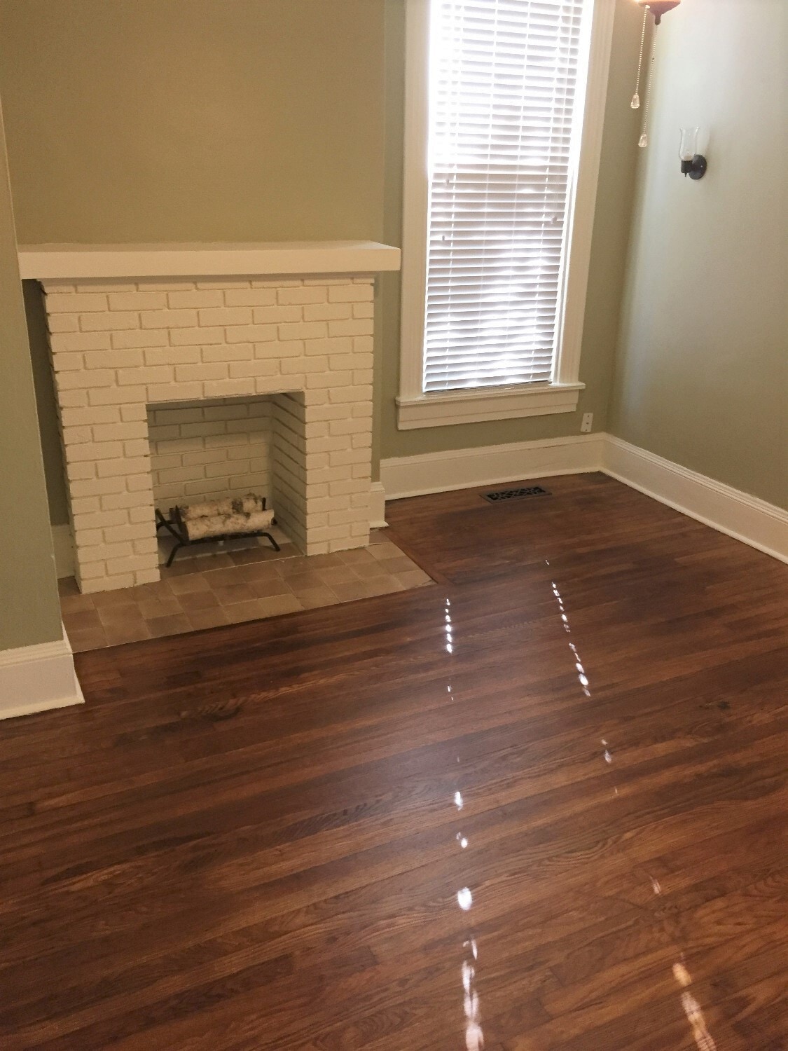 Bedroom 1 w/fireplace - 1004 Scott St