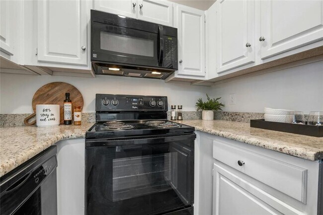Building Photo - Savannah Condos #101