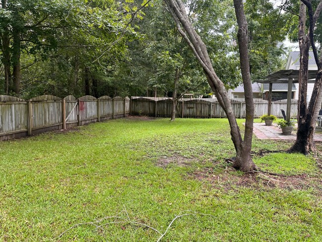 Building Photo - 3 Bedroom 2 bath Single Family Home locate...