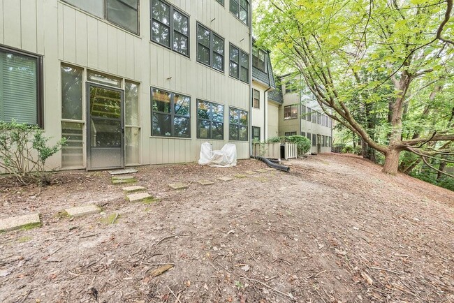 Building Photo - 115 Rosaire Pl NW