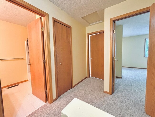 Building Photo - 2 Bedroom Townhome Nestled in The Heart of...