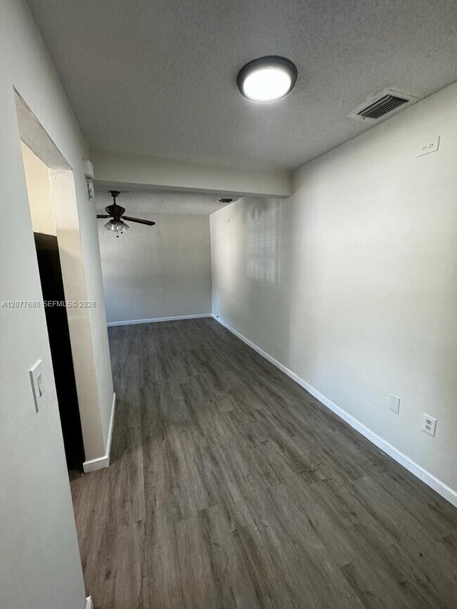 Building Photo - 2734 SW 30th Ct
