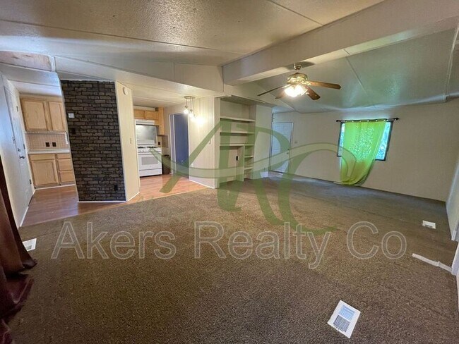 Building Photo - 965 S Blueridge Dr