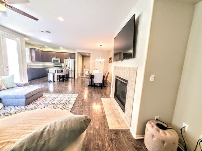 Building Photo - Gorgeous Home- Lots of Upgrades