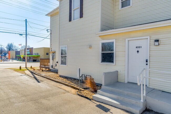 Building Photo - 433 W Grand St