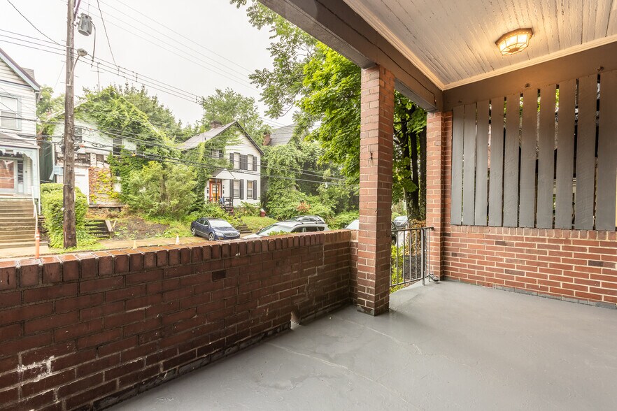 Building Photo - 1013 Ross Ave
