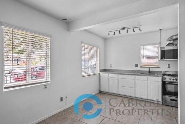 Building Photo - 2110 Bacon St