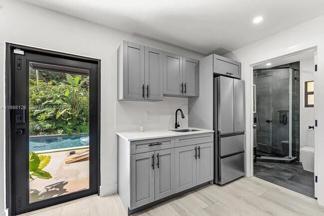 Building Photo - 445 NE 76th St