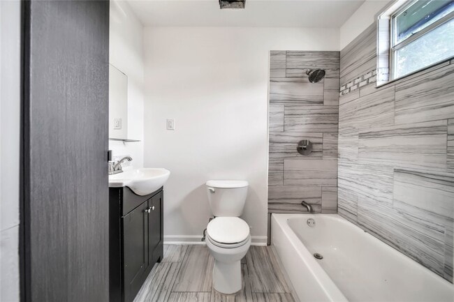 Building Photo - 1710 Shelby St