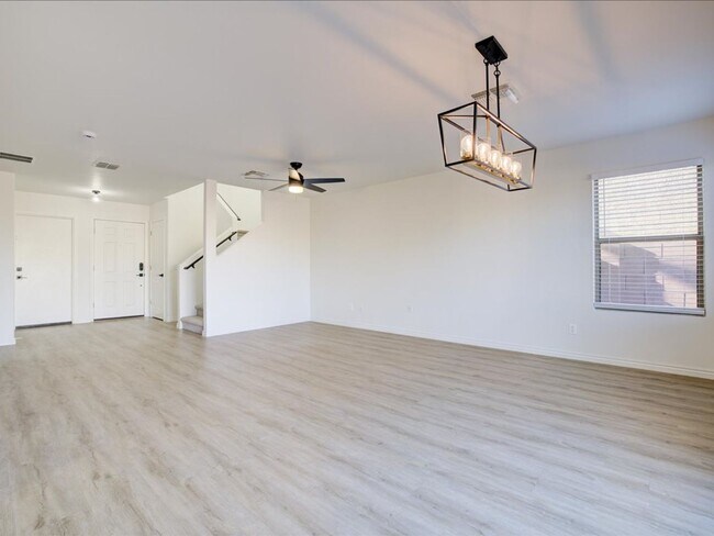 Building Photo - ** WOW $500.00 OFF FIRST FULL MONTHS RENT ...