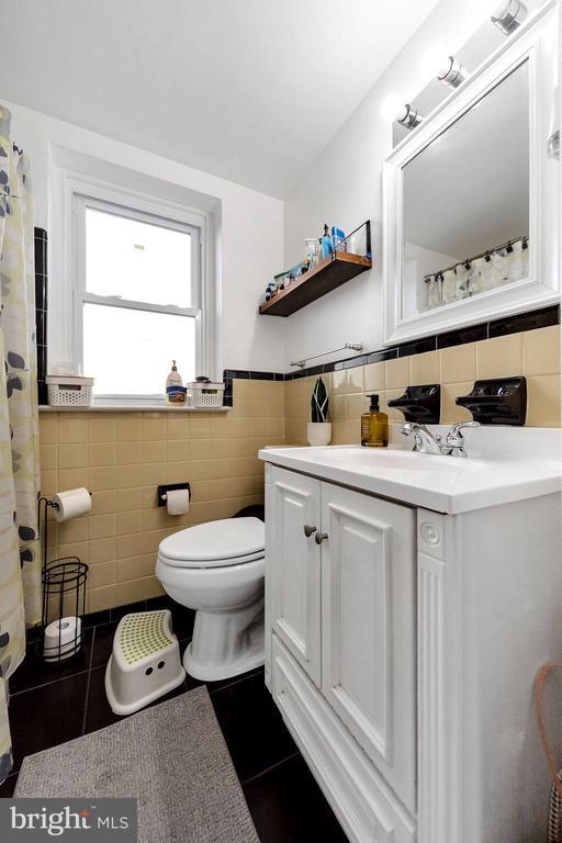 Building Photo - 945 Fariston Dr