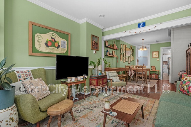 Building Photo - 232 S Castle St