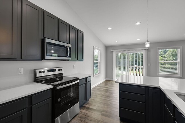 Building Photo - BRAND NEW 3Bed/2Bath Ranch 3 Car Garage