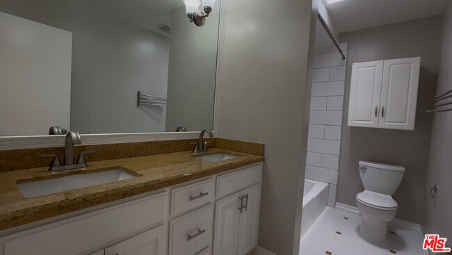 Building Photo - 11260 Overland Ave